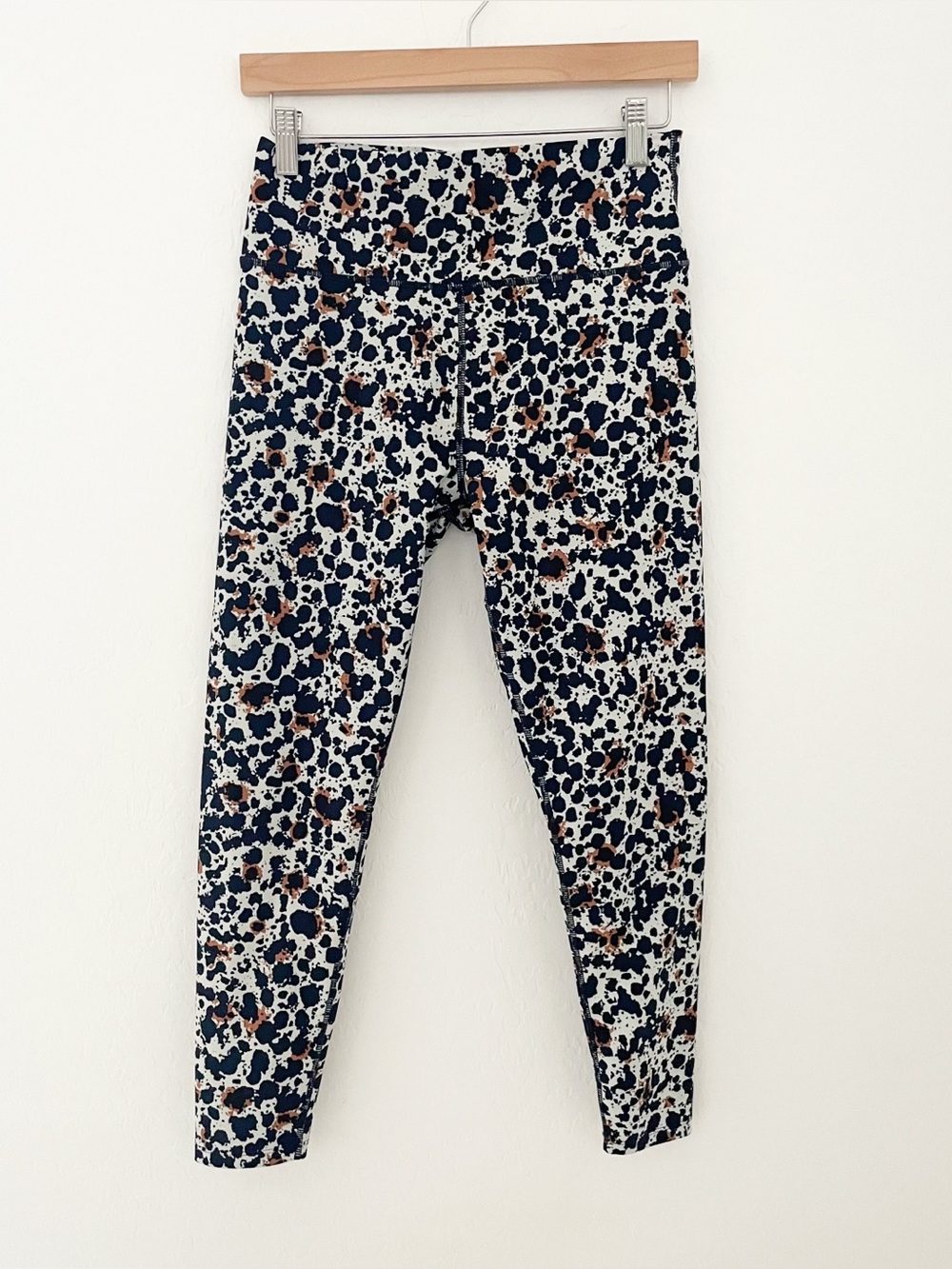 Sage collective splatter print cropped leggings size large
